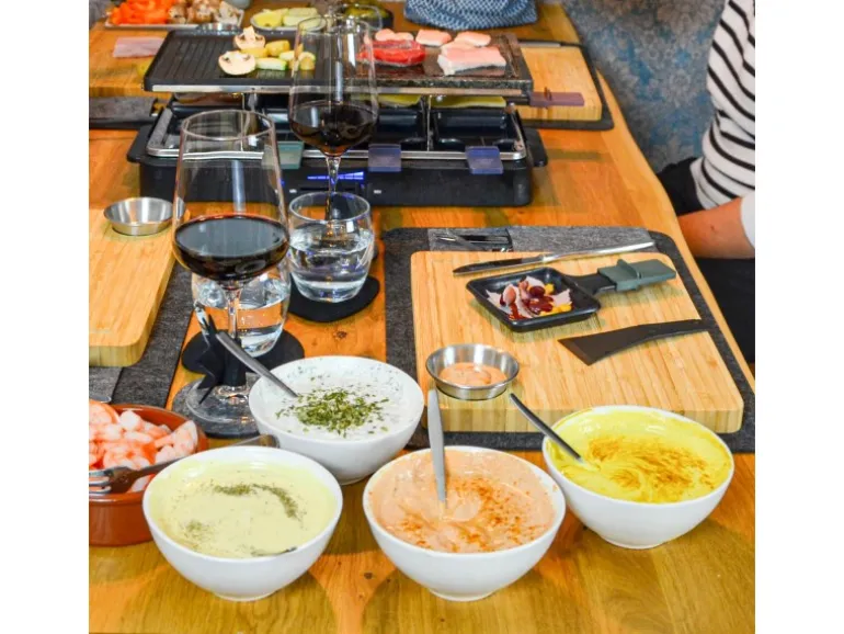 DuneDesign Raclette Teller Set mit Dipschale für 6 Personen 30 x 25 cm