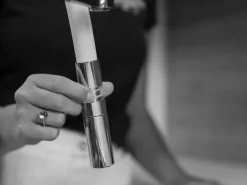 VIZIO 3 Wege Wasserhahn Küchenarmatur FL mit 360° Schwenkbarem Auslauf Abnehmbare 2 Strahl Handbrause Verchromt   Grau