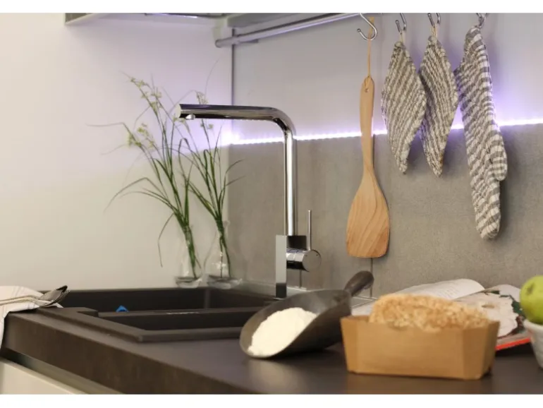 VIZIO Wasserhahn Küchenarmatur QU mit 360° Schwenkbarem L Auslauf Verchromt