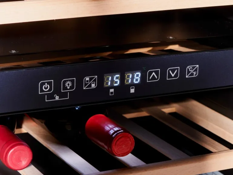 Wolkenstein Weintemperierschrank WTS49DW Schwarz EEK: G